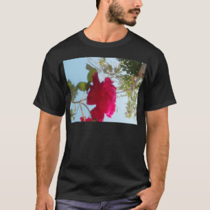 T-shirt Fleur céleste : Un Rose contre le ciel
