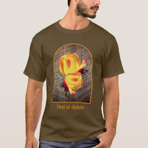 T-shirt Fleurs de rosebud jaunes sur planche de grange