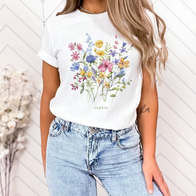 T-shirt Fleurs sauvages colorés tendance avec Monogramme (A trendy and boho T-shirt with colorful wildflowers and your name or monogram)