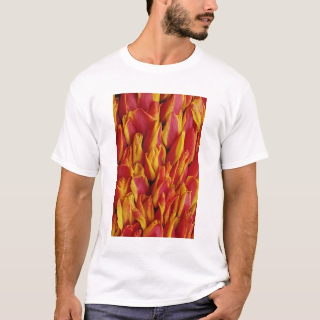 T-shirt Fleurs sur char célébrant la fête de la Reine, une (Devant)