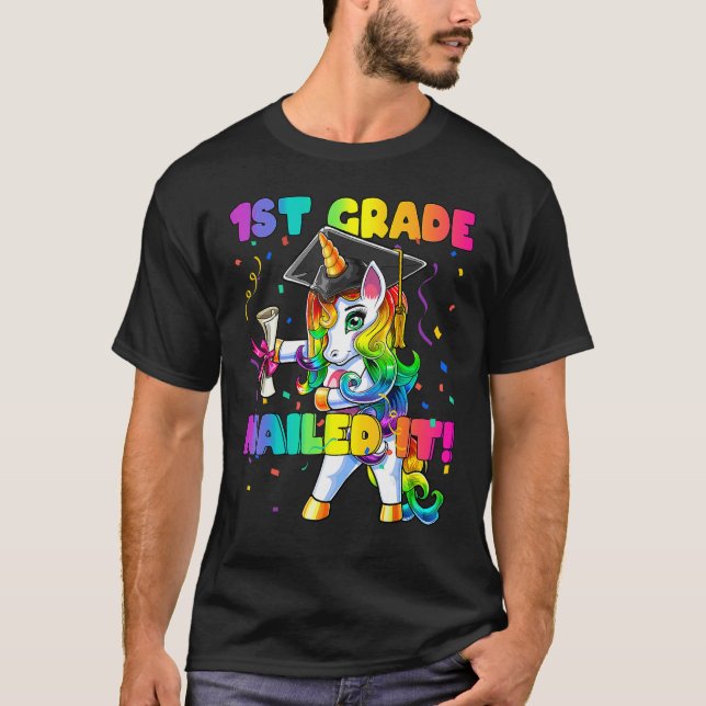 T-shirt Flossing Unicorn 1st Grade Graduation Cap Diploma  (Devant)