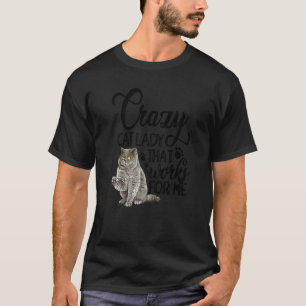 T-shirt Folle de chats qui travaille pour moi Propriétaire