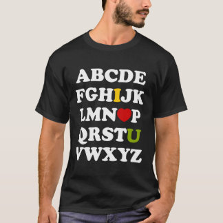 T-shirt foncé d'alphabet je t'aime