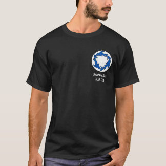 T-shirt foncé de revers de Sharc