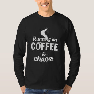 T-shirt Fonctionnant sur Café et Typographie en détresse C