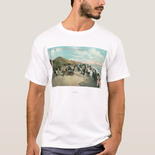 T-shirt Foules recueillies dans une ligne à la ville de