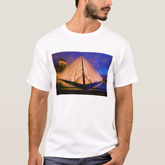 T-shirt France, Paris. Le musée du Louvre au crépuscule.2 (Devant)