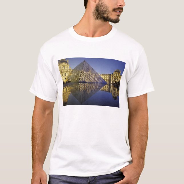 T-shirt FRANCE, Réflexion de Paris, Pyramide. Le Louvre (Devant)