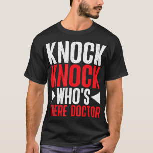 T-shirt Frappez Qui Est Là Docteur —