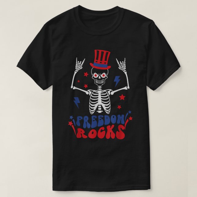 T-shirt Freedom Rocks Skeleton American Flag Joyeux 4e de  (Design devant)