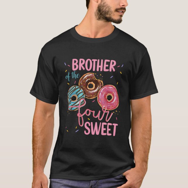 T-shirt Frère De La Douce Quatre 4Ème Fête D'Anniversaire  (Devant)