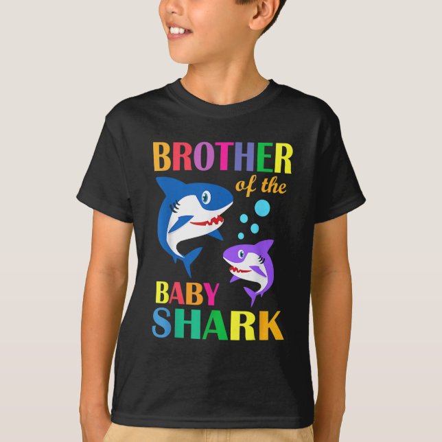 T-shirt Frère Du Bébé Birthday Shark Brother Shark  (Devant)