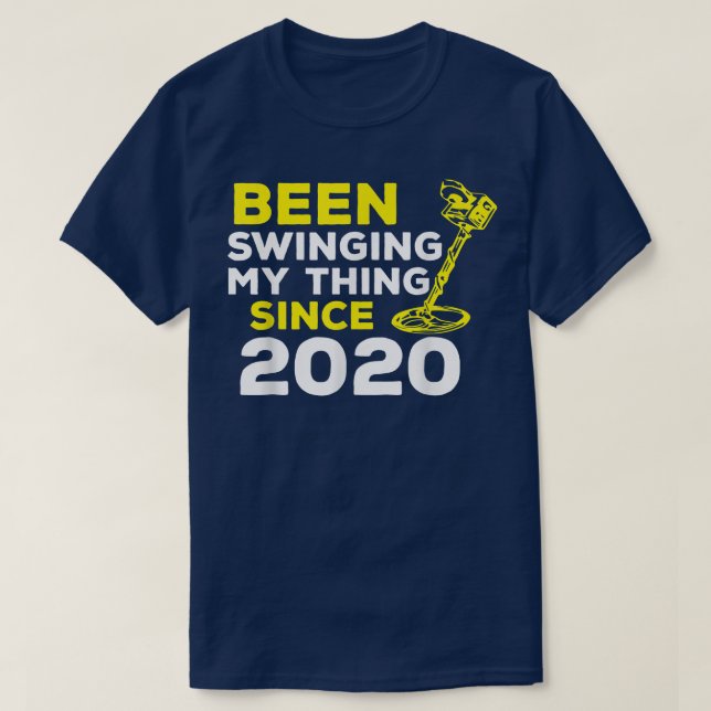 T-shirt Funny Been Swinging My Thing Since 2020 Metal Dete (Design devant)