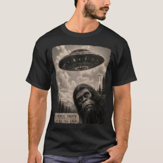 T-shirt Funny Bigfoot Graphic Tee Alien UFO Photo Vintage