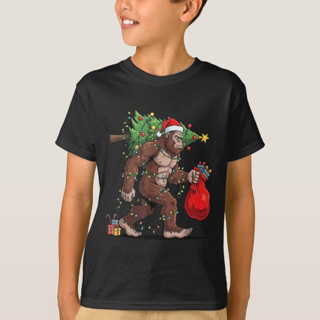T-shirt Funny Santa Bigfoot Christmas Tree Lights Xmas Boy (Devant)
