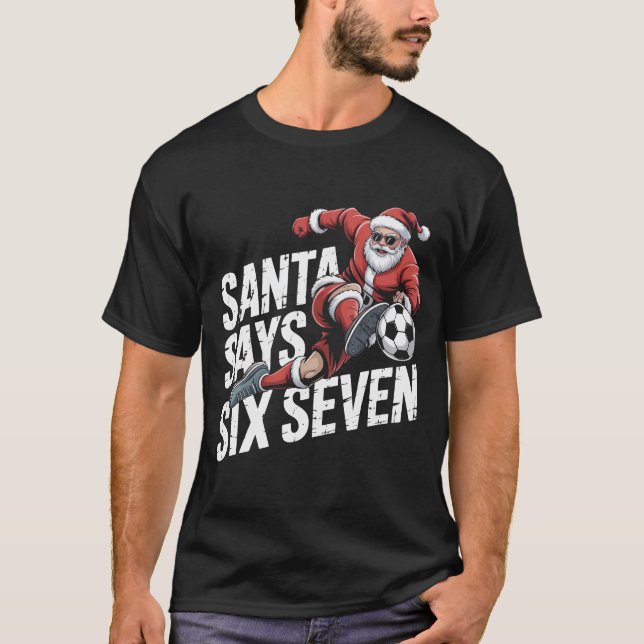 T-shirt Funny Santa Soccer Kicking Ball Graphic Tee | Chri (Devant)