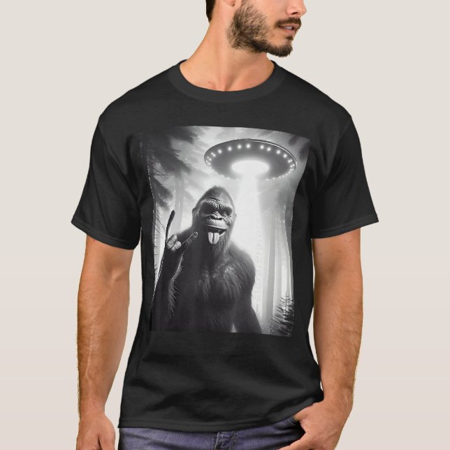 T-shirt Funny Sasquatch Sie with UFO Alien Rock Sign frien (Devant)