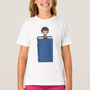T-shirt Garçon assis sur un livre géant pour enfants