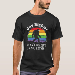 T-shirt Gay pride Funny Gay Bigfoot Rainbow Sasquatch Retr