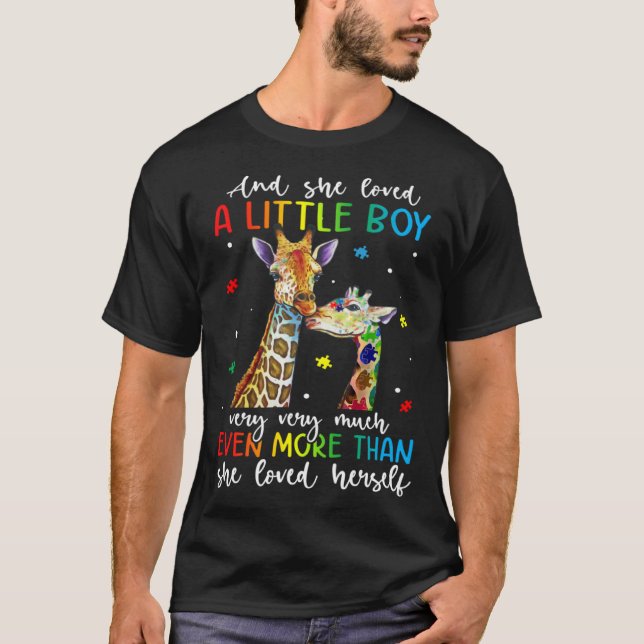 T-shirt Giraffe She Loved A Little Boy Autism Awareness Mo (Devant)