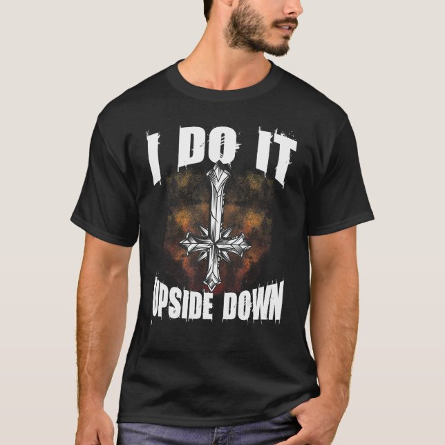 T-shirt Gothic Goth I Do It Upside Down (Devant)