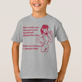 T-shirt Goupillé par une fille