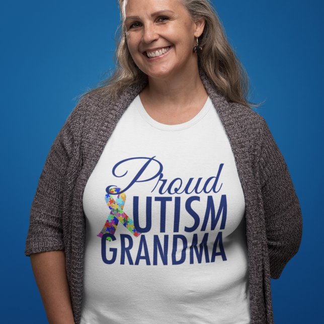 T-shirt Grand-mère de l'autisme fier (Créateur téléchargé)