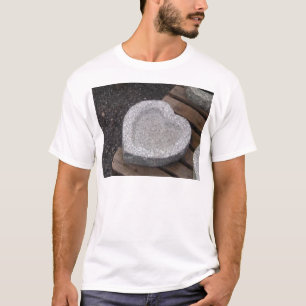 T-shirt granit sculpté de cuvettes de shap de coeur gry