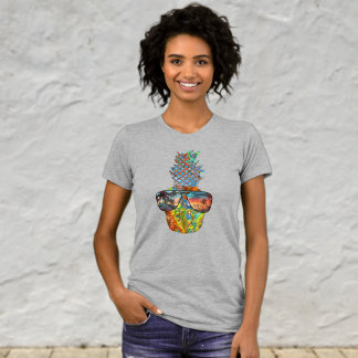 T-shirt graphique avec un ananas mignon portant de