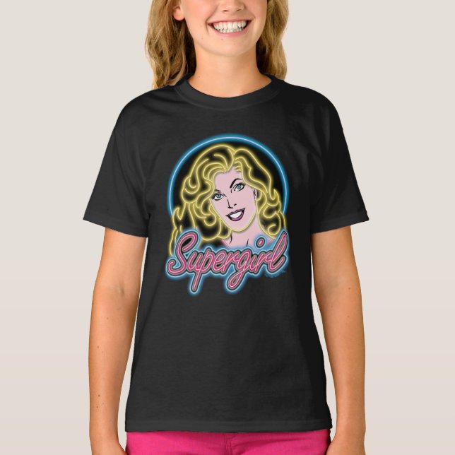 T-shirt Graphique des lumières de Neon Retro Supergirl (Devant)