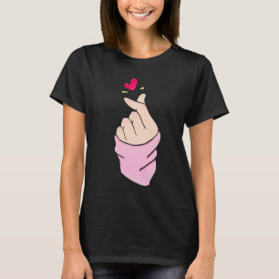 T-shirt graphique minimaliste avec un cœur fait av
