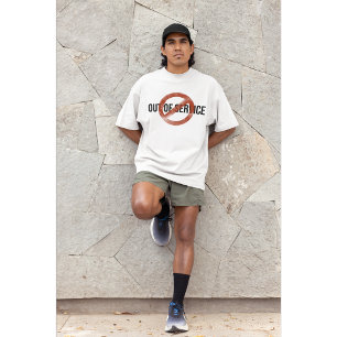 T-shirt graphique minimaliste grunge hors service 