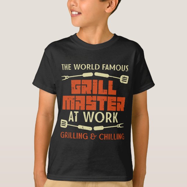 T-shirt Grill Master At Work Grilling Chilling Funny Bq P (Devant)