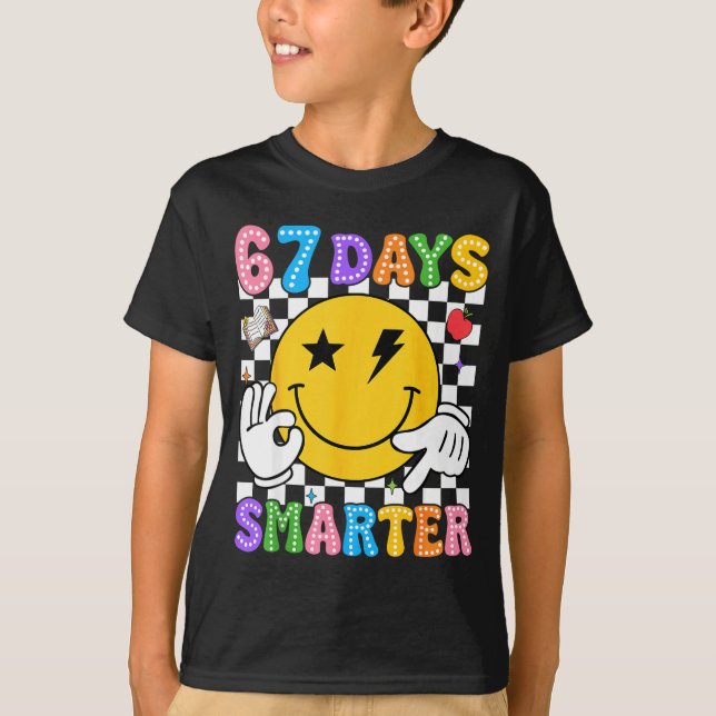 T-shirt Groovy 67th Day Of School Shirt 67 Days Smarter Te (Devant)