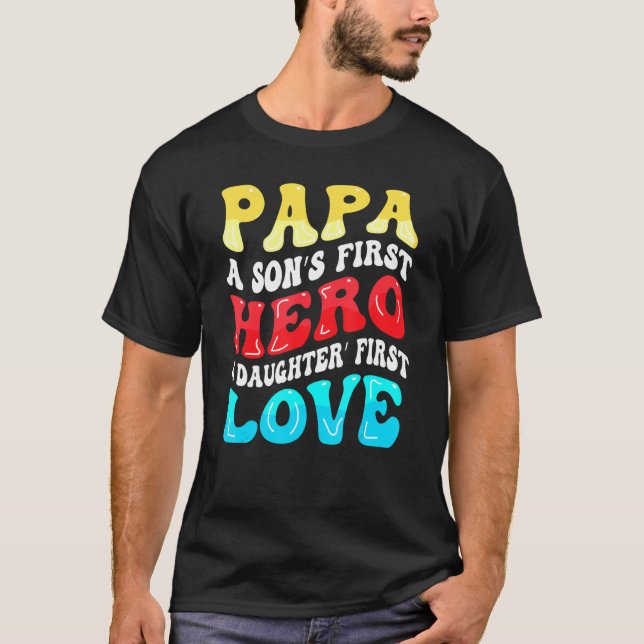 T-shirt Groovy Papa A Sons First Hero A Daughters First Lo (Devant)