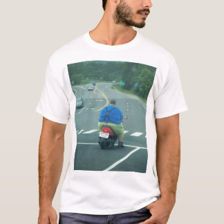 T-shirt Gros homme sur un vélomoteur