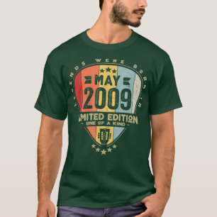 T-shirt Guitar PickLegends Were Born In May 2009 Guitar 
