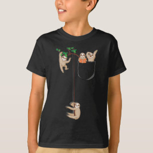 T-Shirt Happy Sloth Family Habitat in Pocket