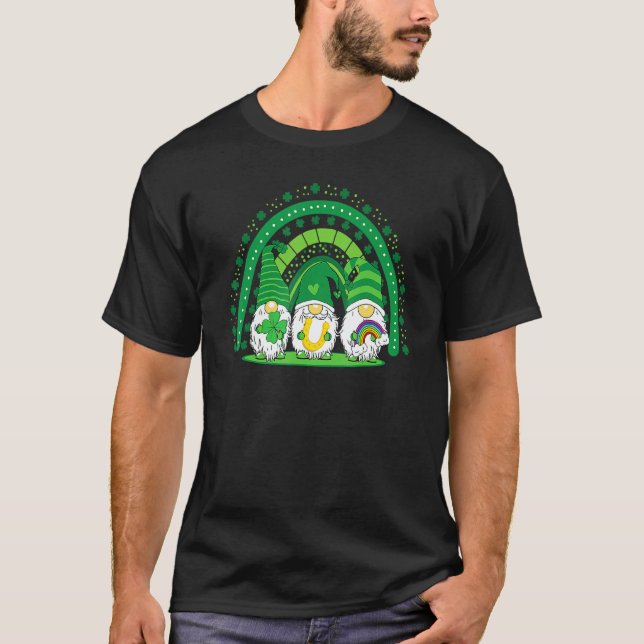 T-shirt Happy St Patrick's Day Three Gnomes Shamrock Rainb (Devant)