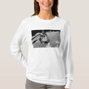 T-shirt Hawaï - homme faisant la photographie de