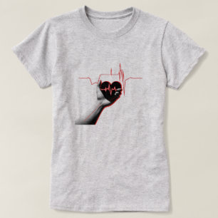 T-shirt Heartbeat Love Design – Hand Holding Heart