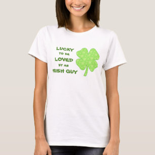 T-shirt Heureux d'être un Shamrock irlandais aimé