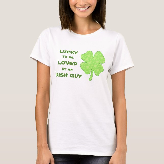 T-shirt Heureux d'être un Shamrock irlandais aimé (Devant)