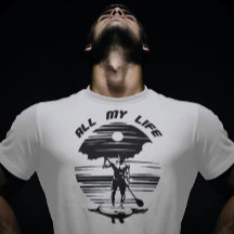 Homme sur la planche à pédales - SUP - Toute ma vi