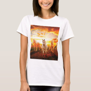 T-shirt Horses at sunset throw pillow
