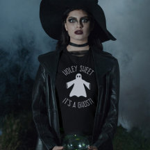 T-shirt humour Halloween. Feuille trouée C'est un 