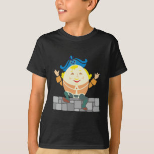 T-shirt Humpty Dumpty on a sat remblai…