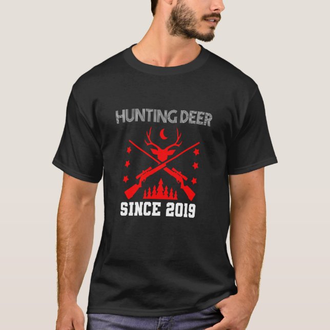 T-shirt Hunting deer since 2019 (Devant)