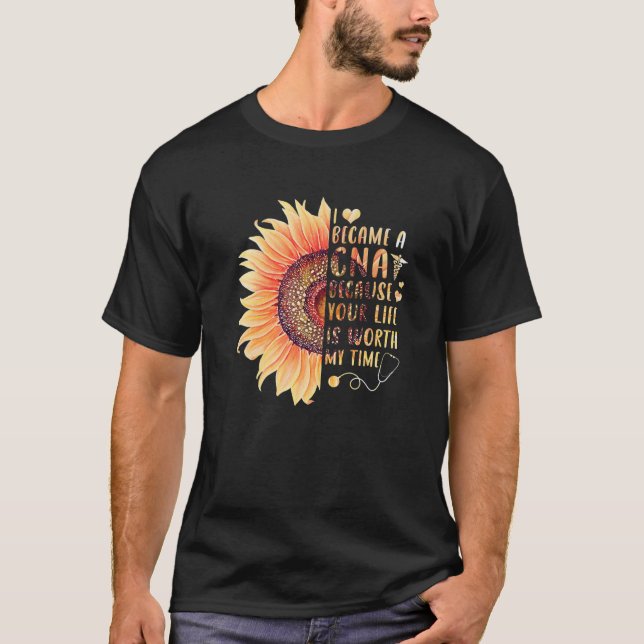 T-shirt I Camcams A Nurse Because Your Life Is Worth My Ti (Devant)