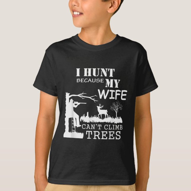 T-shirt I Hunt Because My Wife Can't Climb Trees  (Devant)